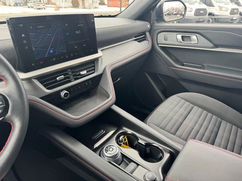 Used 2025 Ford Explorer ST-Line w/ ST-Line Street Pack image 13