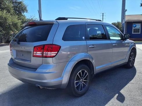 Used 2018 Dodge Journey SE w/ Connectivity Group FWD image 8