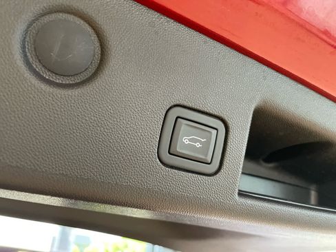 Used 2024 Chevrolet Equinox LT FWD image 17