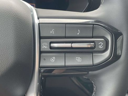 New 2026 Chevrolet Colorado ZR2 w/ Technology Package AWD/4WD image 17