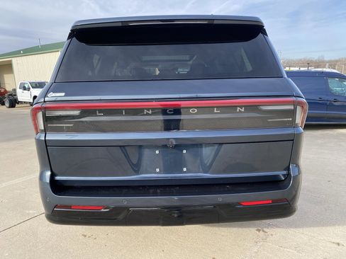 Used 2025 Lincoln Navigator L Reserve image 8
