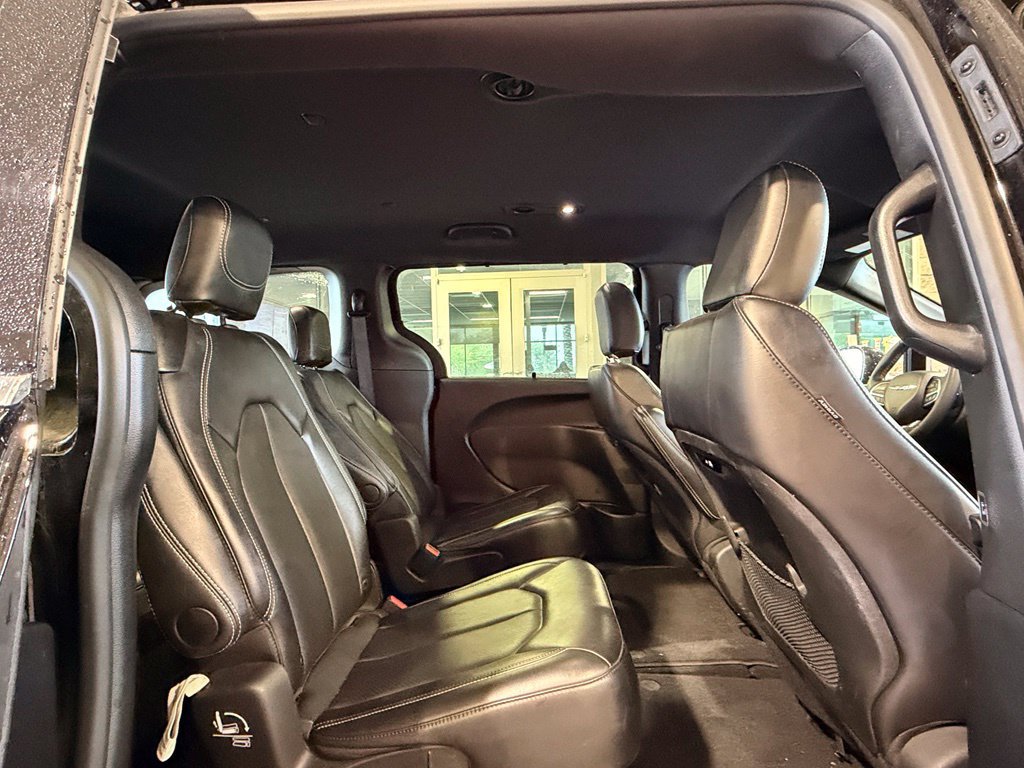 Used 2025 Chrysler Pacifica Select FWD image 17