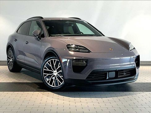 Used 2025 Porsche Macan Electric image 12