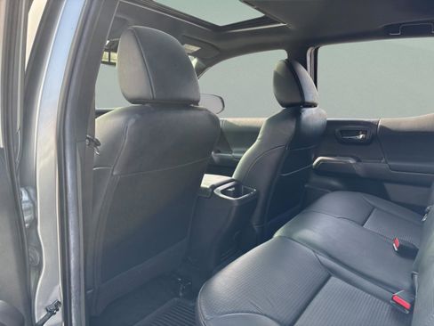 Used 2023 Toyota Tacoma TRD Off-Road w/ TRD Premium Off Road Package image 33