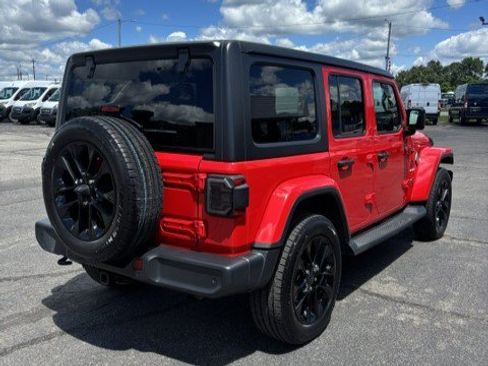 Used 2018 Jeep Wrangler Unlimited Sahara AWD/4WD image 4