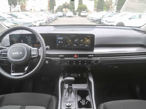Certified 2025 Kia Sorento LX FWD image 14