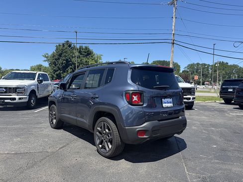 Used 2021 Jeep Renegade Latitude AWD/4WD image 5