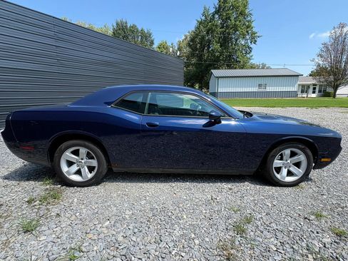 Used 2014 Dodge Challenger SXT RWD image 4