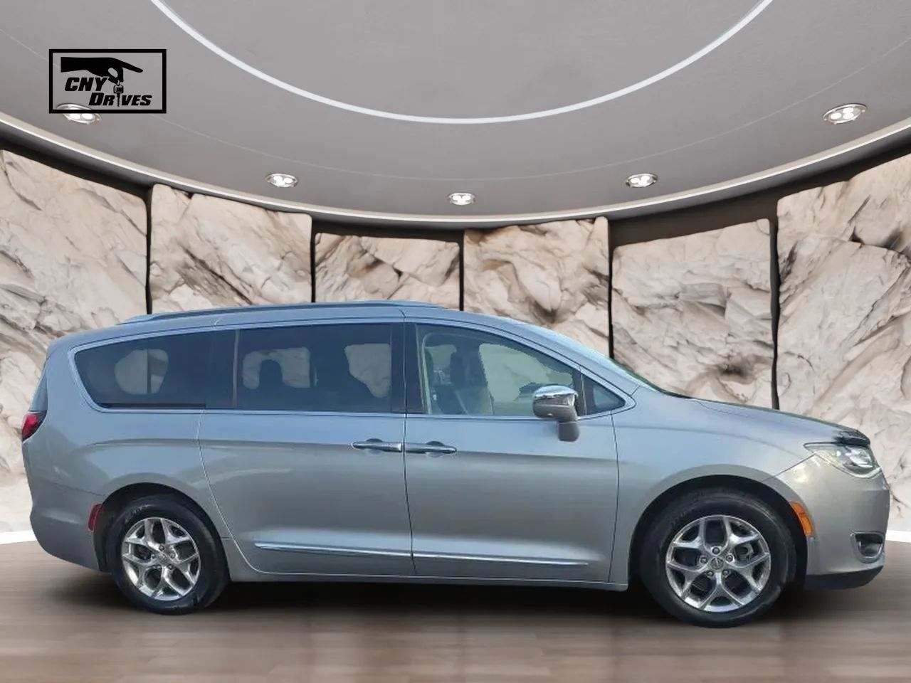 Used 2019 Chrysler Pacifica Limited w/ Advanced Safetytec Group FWD image 4