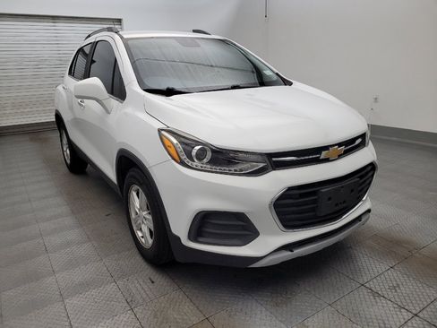 Used 2020 Chevrolet Trax LT w/ LT Convenience Package FWD image 13