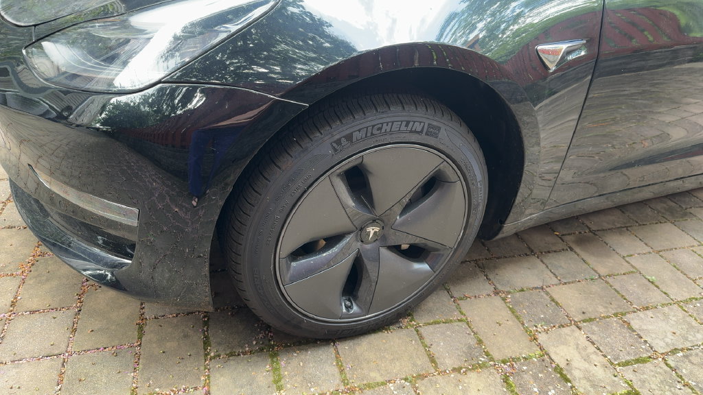 Used 2019 Tesla Model 3 Mid Range RWD image 2