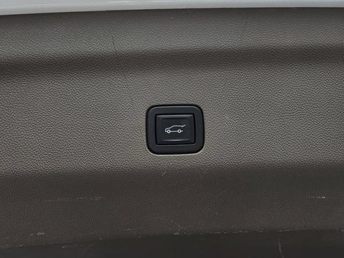Used 2022 GMC Yukon Denali RWD image 27