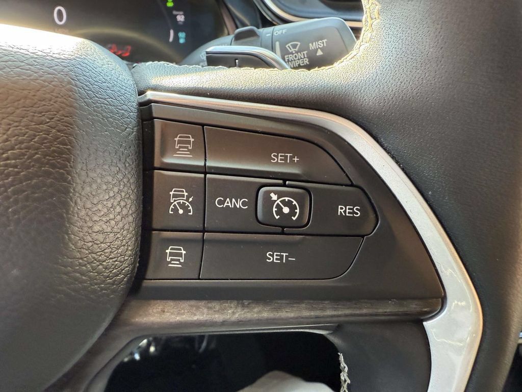 Used 2023 Jeep Grand Cherokee 4WD 4xe w/ Luxury Tech Group II image 23