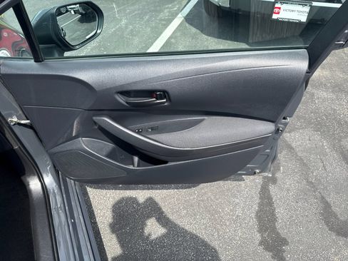 Used 2025 Toyota Corolla LE FWD image 27