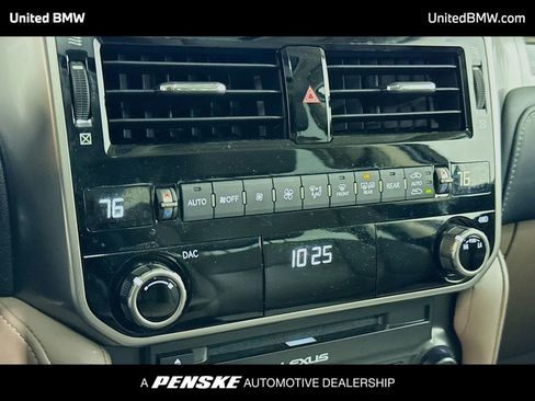Used 2022 Lexus GX 460 Premium w/ Premium Package AWD/4WD image 11