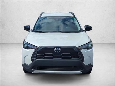 Used 2026 Toyota Corolla Cross LE FWD image 2