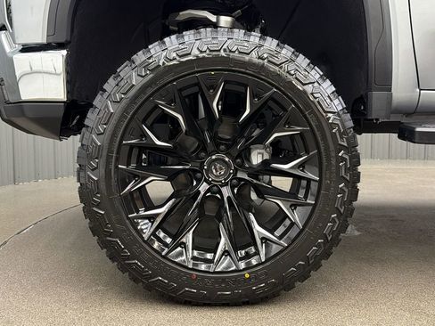 Used 2026 GMC Sierra 1500 SLT w/ SLT Premium Plus Package AWD/4WD image 9