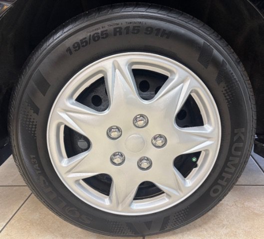Used 2025 Nissan Versa S w/ Trunk Package FWD image 15