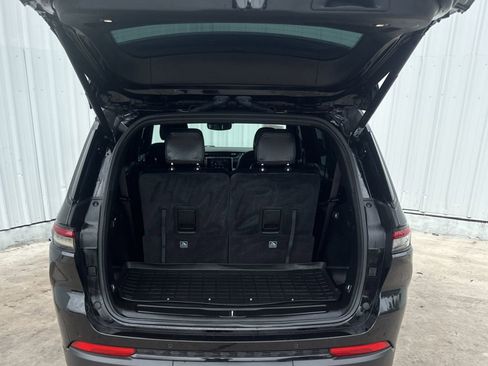 Used 2024 Jeep Grand Cherokee L Laredo image 8