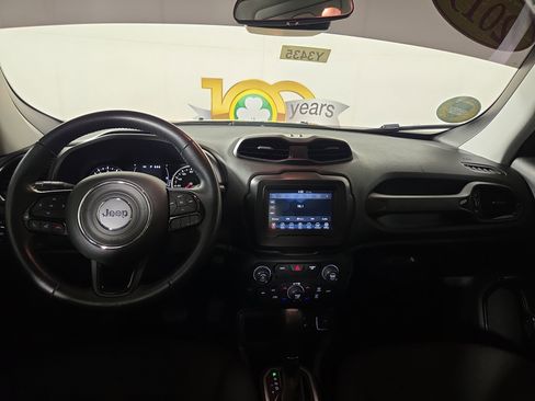 Used 2019 Jeep Renegade Altitude w/ Quick Order Package 2XM FWD image 12