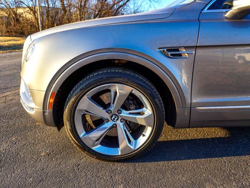 Used 2017 Bentley Bentayga W12 AWD image 50