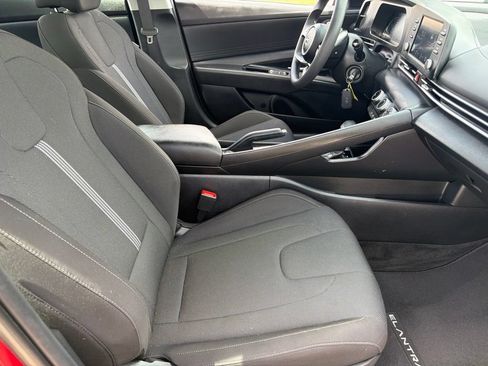 Used 2025 Hyundai Elantra SE FWD image 16