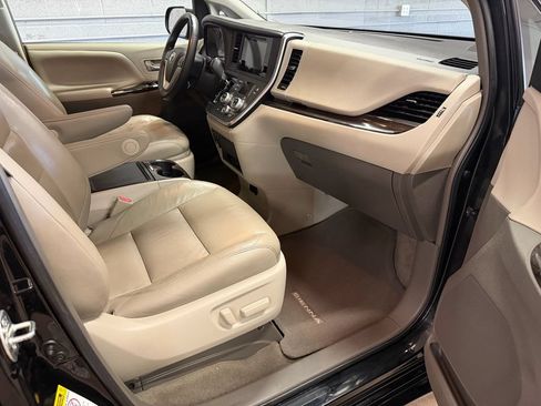 Used 2015 Toyota Sienna XLE Premium FWD image 27