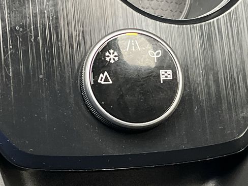 Used 2024 Nissan Rogue SV image 15