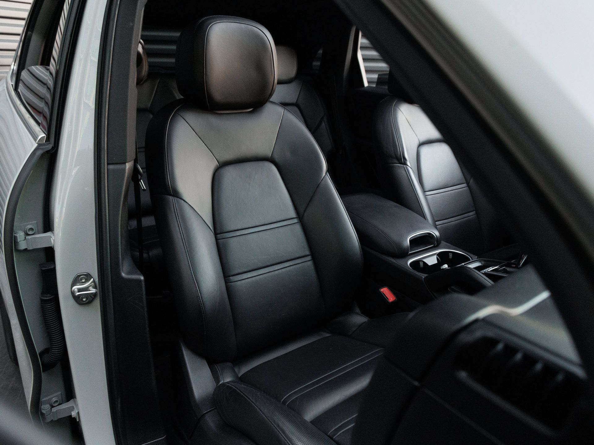 Certified 2020 Porsche Cayenne AWD/4WD image 33