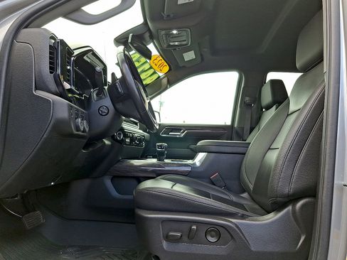 Used 2023 Chevrolet Silverado 1500 LTZ AWD/4WD image 3