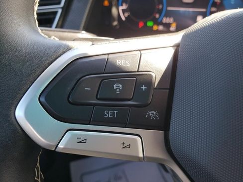 Used 2024 Volkswagen Atlas Cross Sport SEL image 17