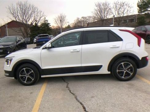 New 2025 Kia Niro EX image 8