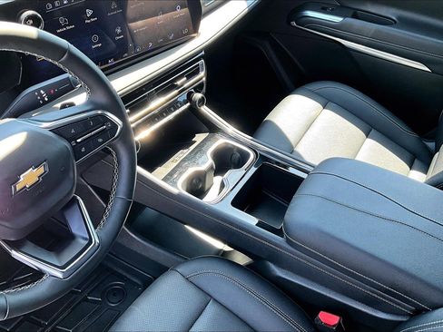Used 2025 Chevrolet Traverse LT AWD/4WD image 18