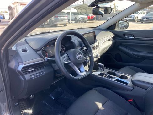 Used 2025 Nissan Altima 2.5 SV image 35