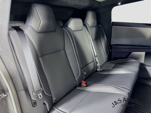 Used 2025 Tesla Cybertruck AWD Crew Cab image 35