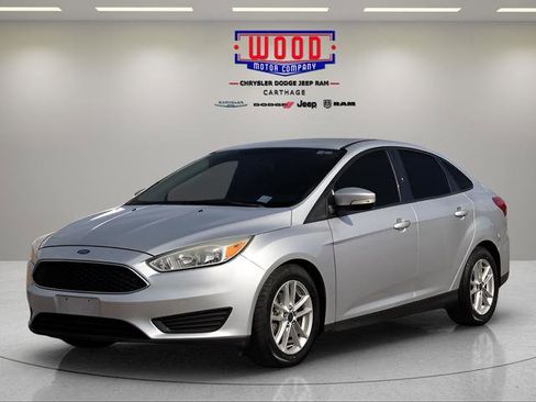 Used 2016 Ford Focus SE w/ SE Power Seat Package image 8