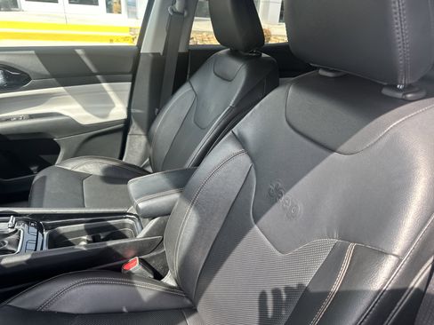 Used 2022 Jeep Compass Limited AWD/4WD image 16