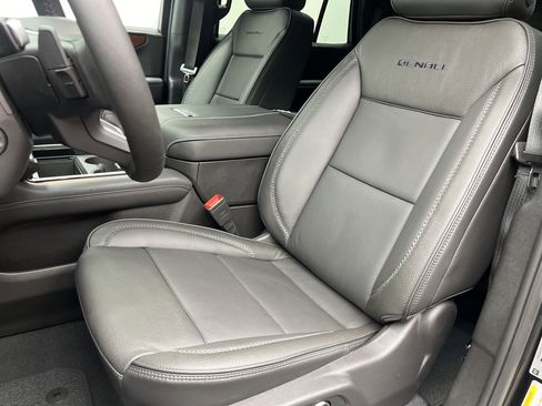 New 2026 GMC Yukon Denali w/ Sun & Power Step Package image 9