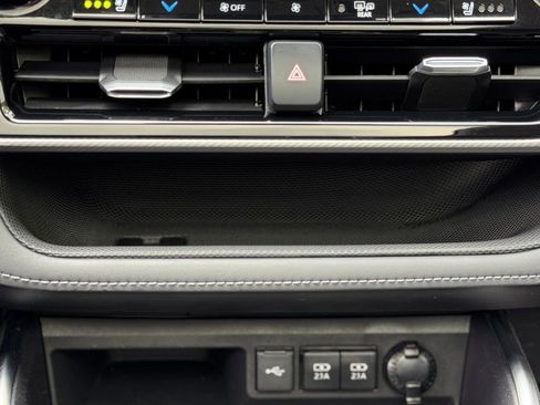 Used 2020 Toyota Highlander Platinum AWD/4WD image 20