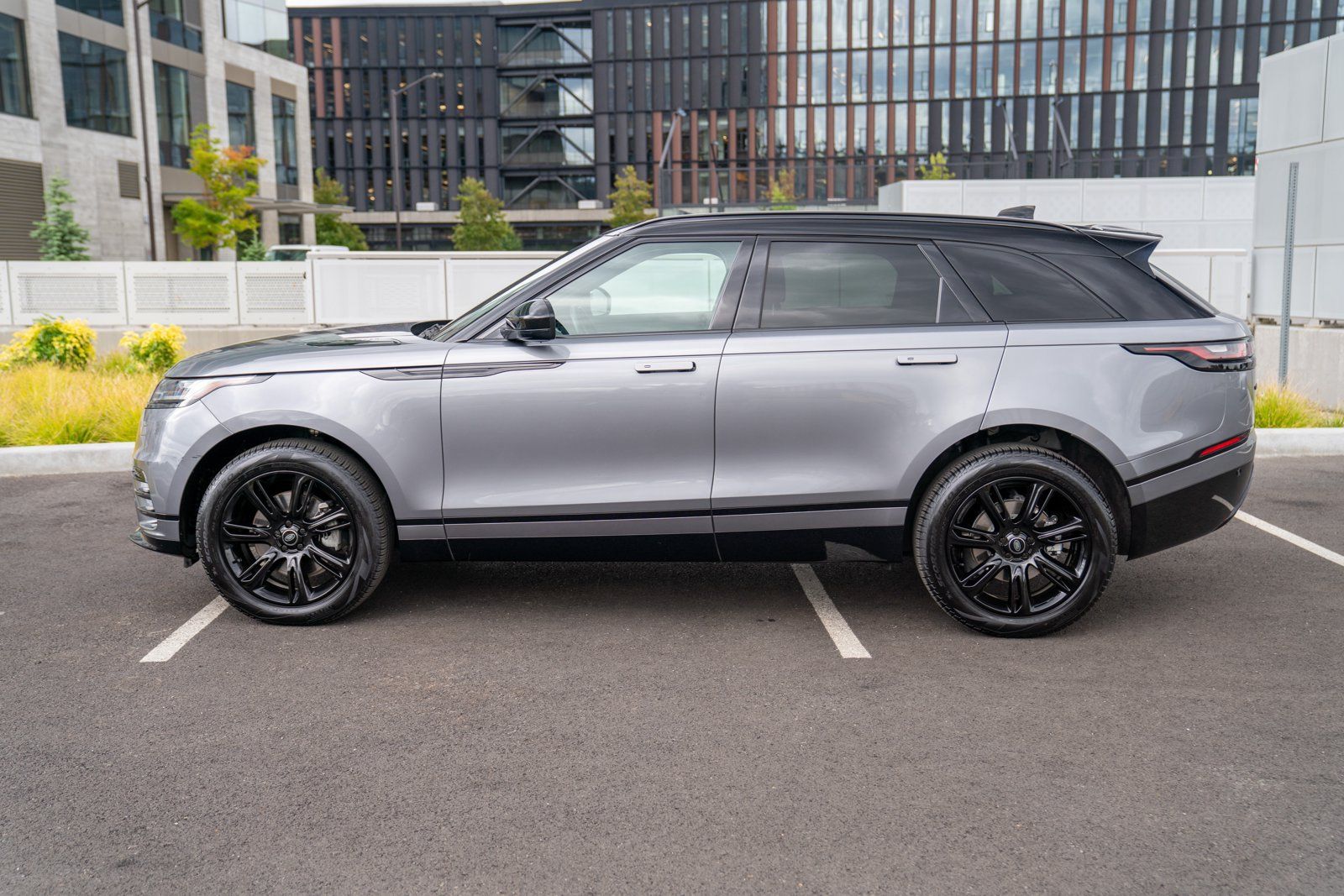 Used 2022 Land Rover Range Rover Velar R-Dynamic S AWD/4WD image 2