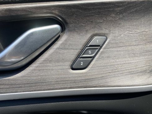 Used 2023 Jeep Grand Cherokee Limited w/ Black Appearance Package image 23