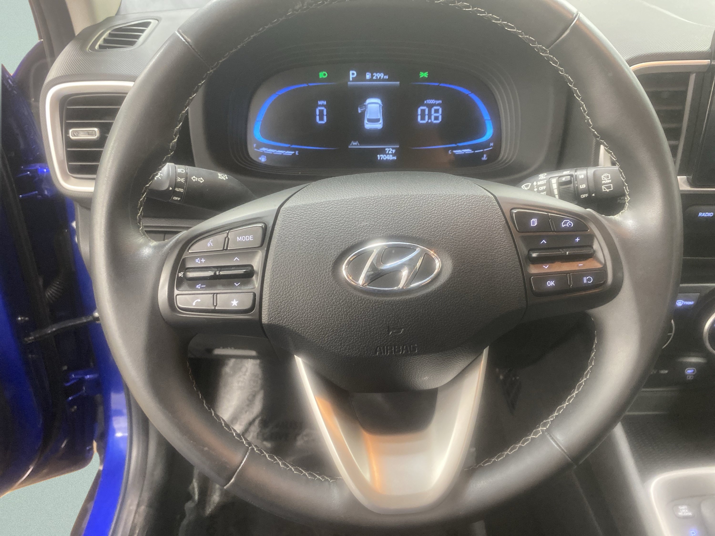 Used 2025 Hyundai Venue SEL FWD image 17