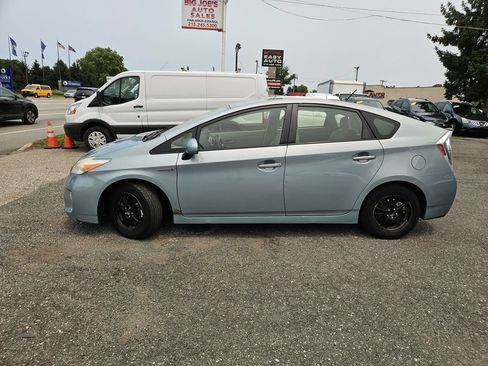 Used 2014 Toyota Prius Two FWD image 2