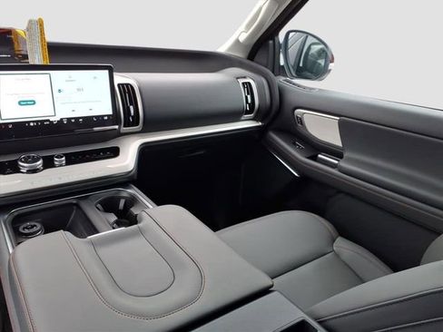 New 2025 Ford Expedition Max Active image 10