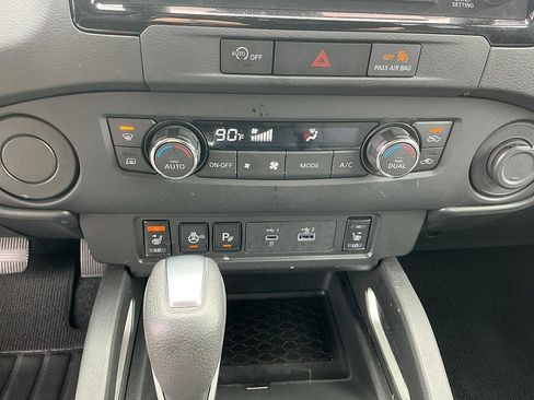 Used 2024 Nissan Frontier SV w/ Technology Package image 18