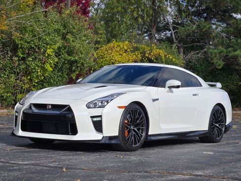 Used 2020 Nissan GT-R Premium image 35