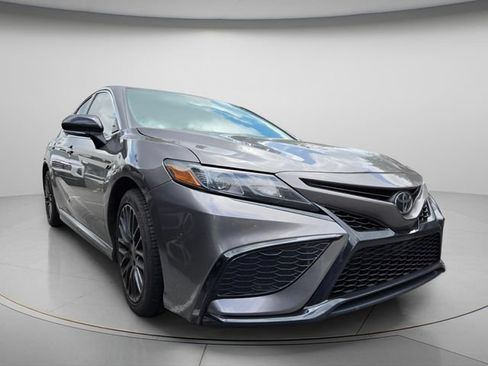 Used 2024 Toyota Camry SE FWD image 4