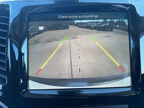 Used 2019 Jeep Cherokee Limited image 16