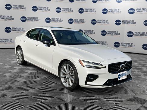 Used 2021 Volvo S60 T5 Momentum FWD image 7