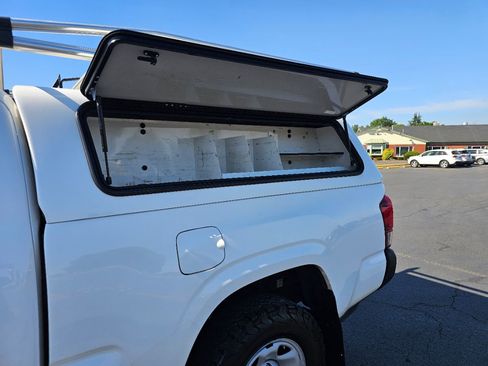 Used 2022 Toyota Tacoma SR image 41